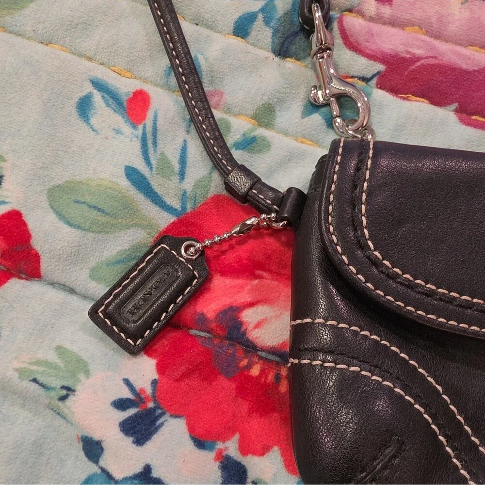 Coach small Black Wristlet Wristlet Y2K - Picture 2 of 10